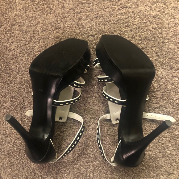 New without box Guess heels - Picture 5 of 5